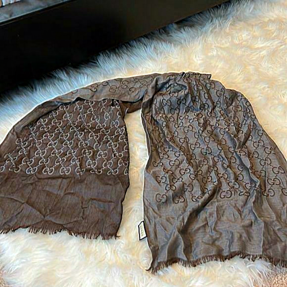 - Gucci scarf‎ authentic